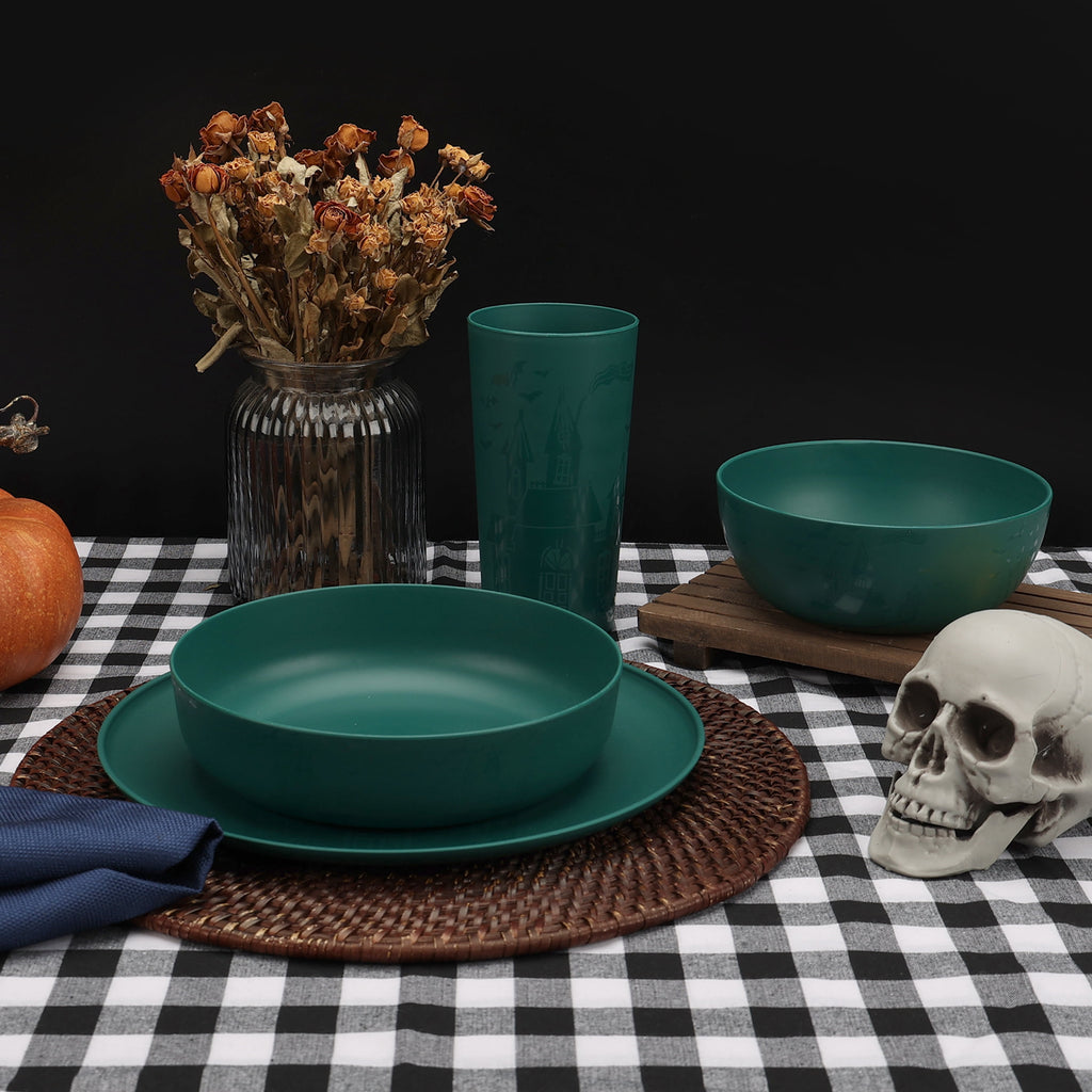 Mainstays 10.5 in Round Plastic Halloween Bats Dinner Plate, Black